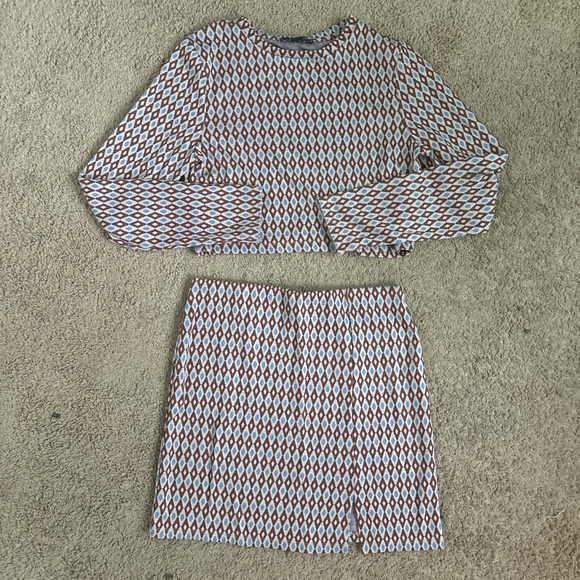 Long Sleeve Mini Skirt Set 💙💕🤎🤍 - Picture 2 of 7